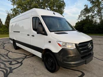  Salvage Mercedes-Benz Sprinter