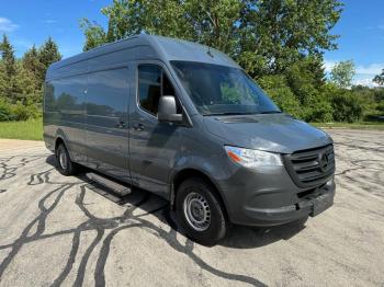  Salvage Mercedes-Benz Sprinter