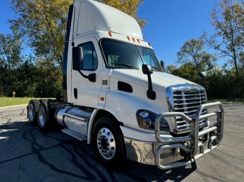  Salvage Freightliner Cascadia 1