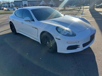  Salvage Porsche Panamera