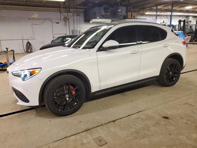  Salvage Alfa Romeo Stelvio