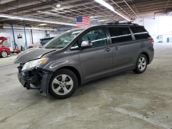  Salvage Toyota Sienna