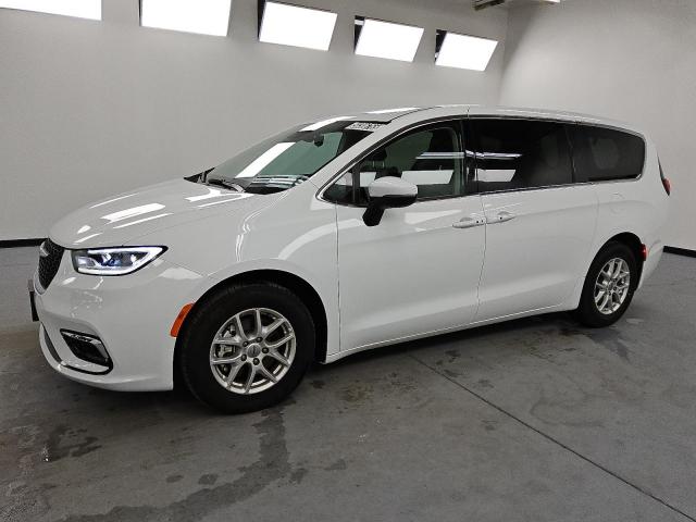  Salvage Chrysler Pacifica