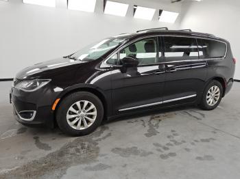  Salvage Chrysler Pacifica