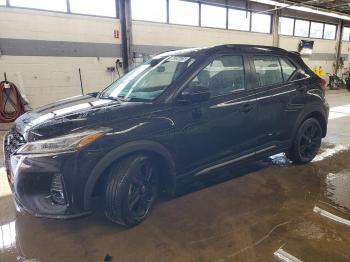  Salvage Nissan Kicks