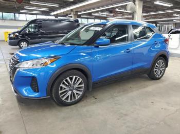  Salvage Nissan Kicks