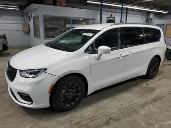  Salvage Chrysler Pacifica
