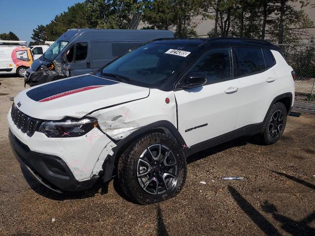  Salvage Jeep Compass
