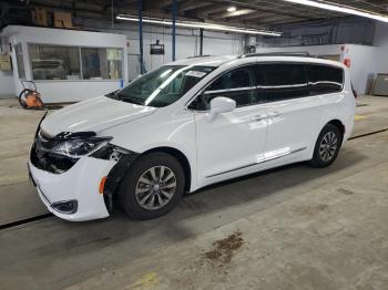  Salvage Chrysler Pacifica