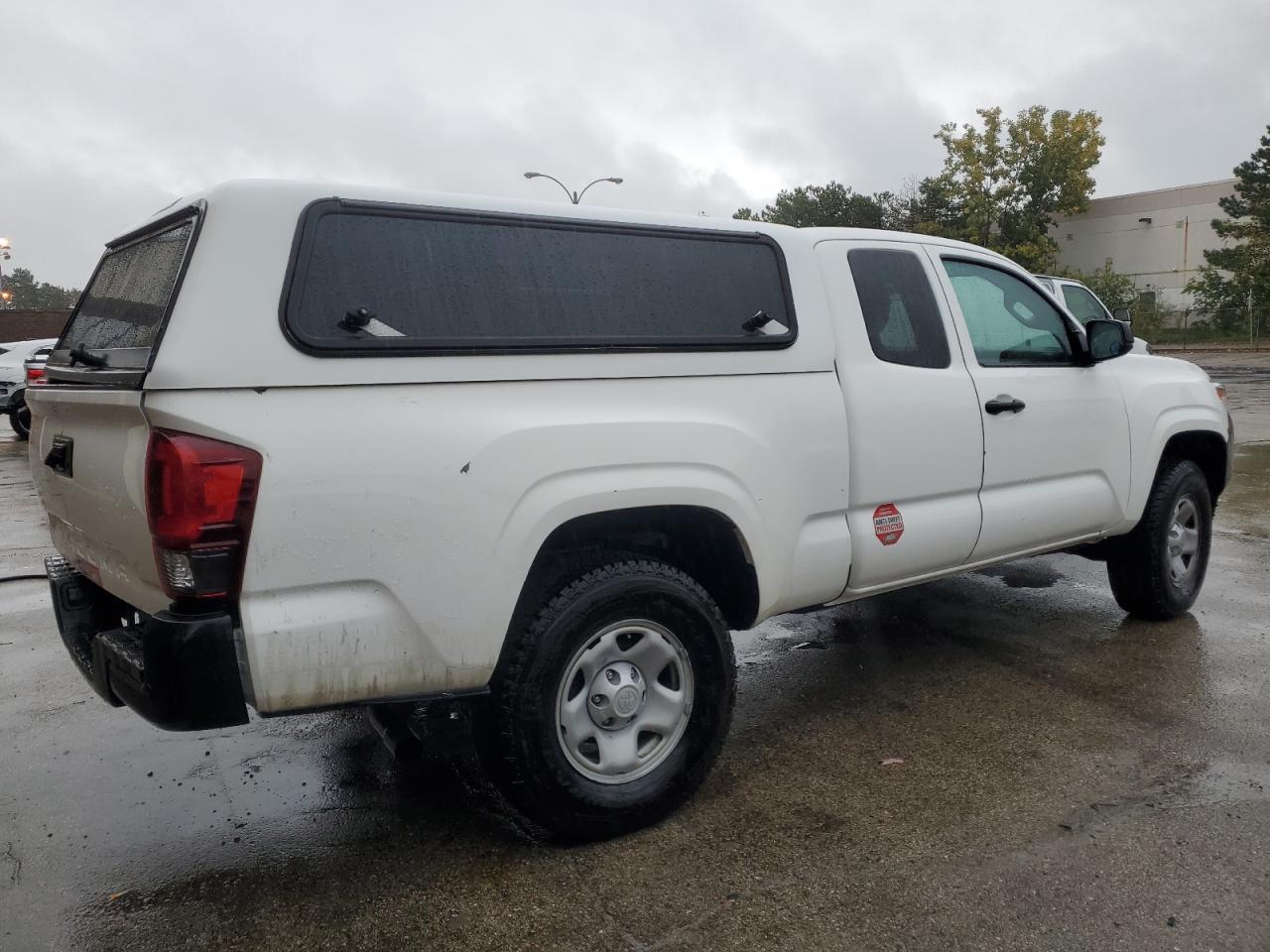 Toyota Tacoma Access Cab Image 3