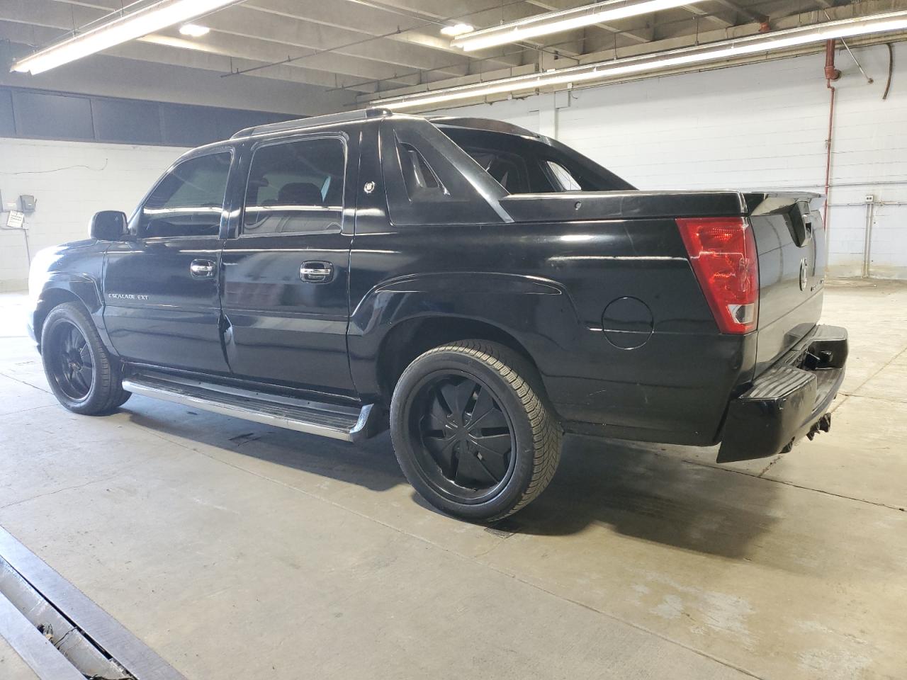 Cadillac Escalade Ext Image 6