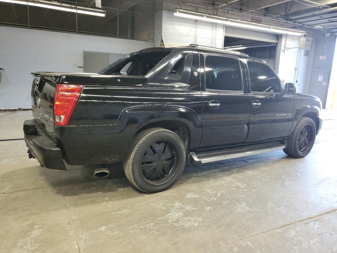 Cadillac Escalade Ext Image 12