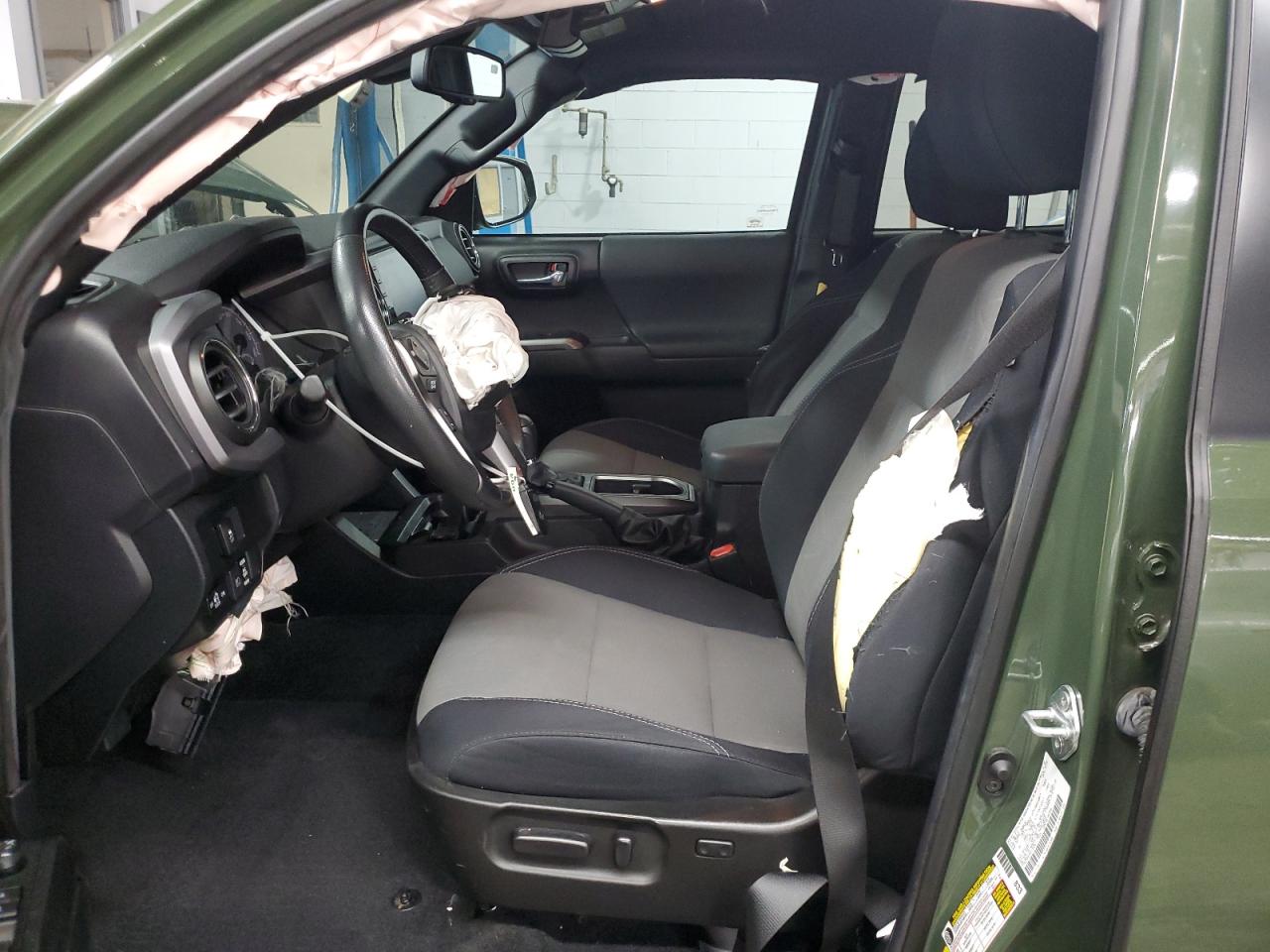 Toyota Tacoma Double Cab Image 13