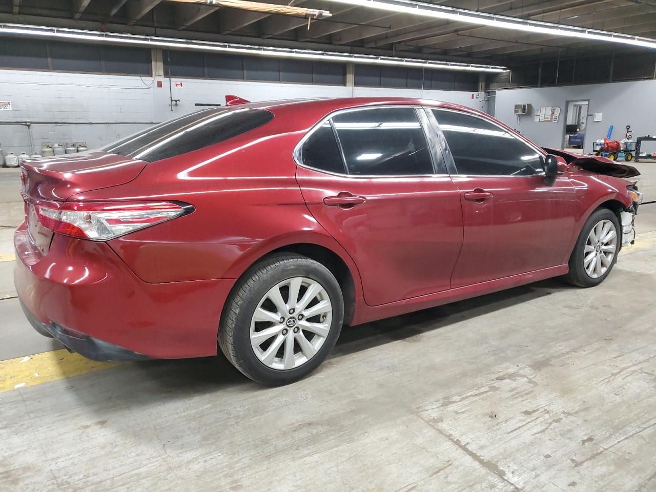 Toyota Camry L Image 2