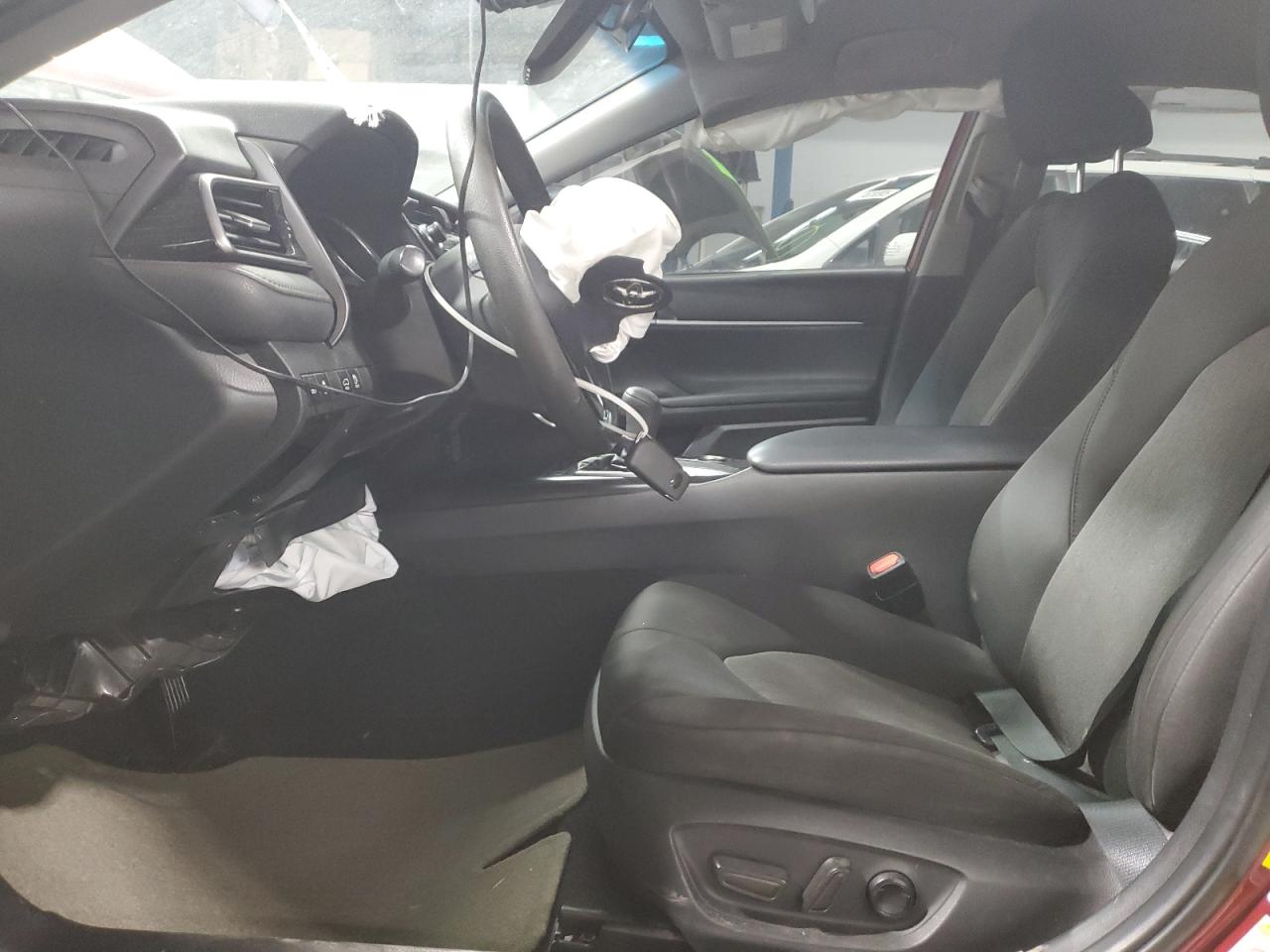 Toyota Camry L Image 6