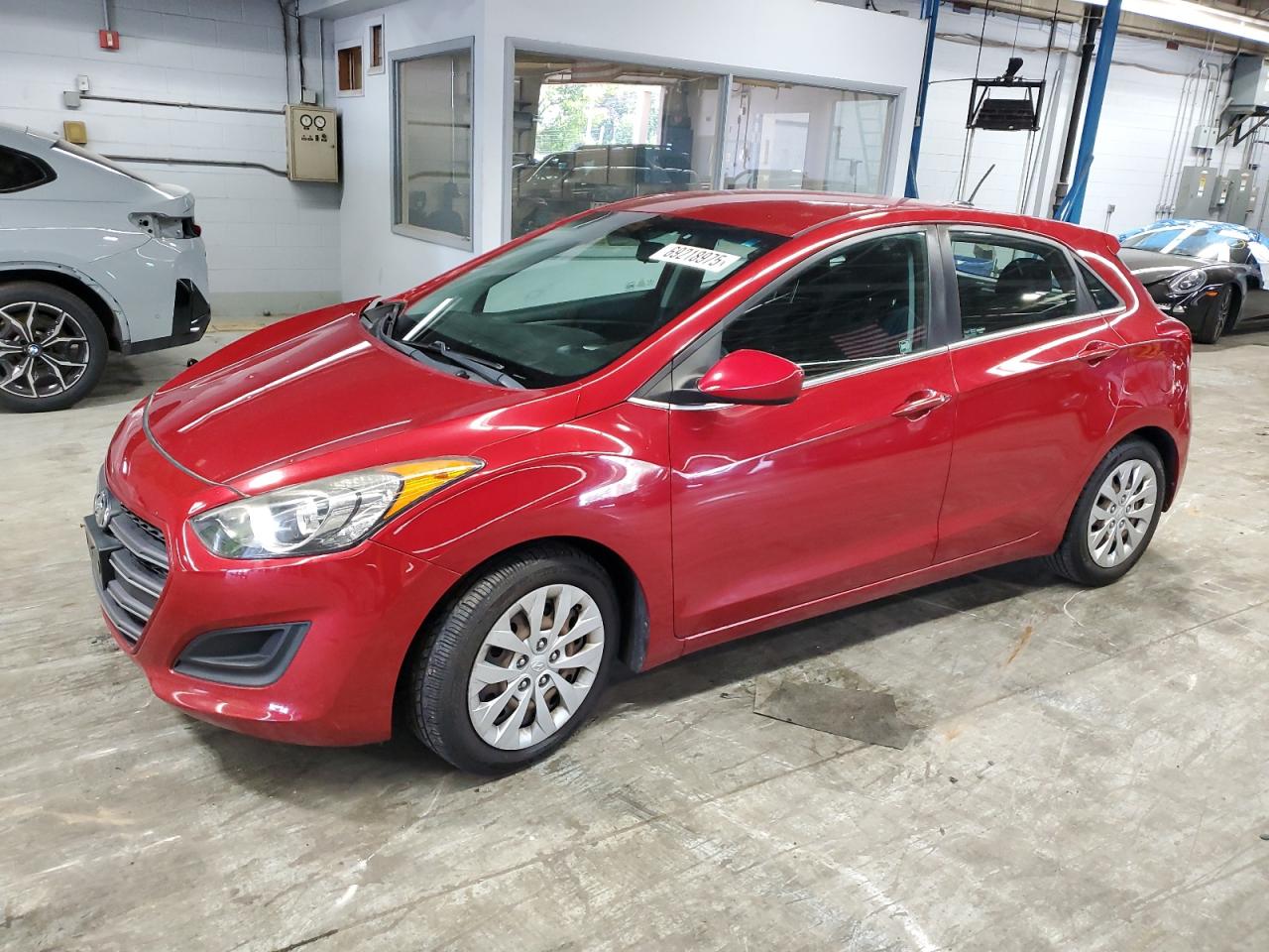 Hyundai ELANTRA Image 1