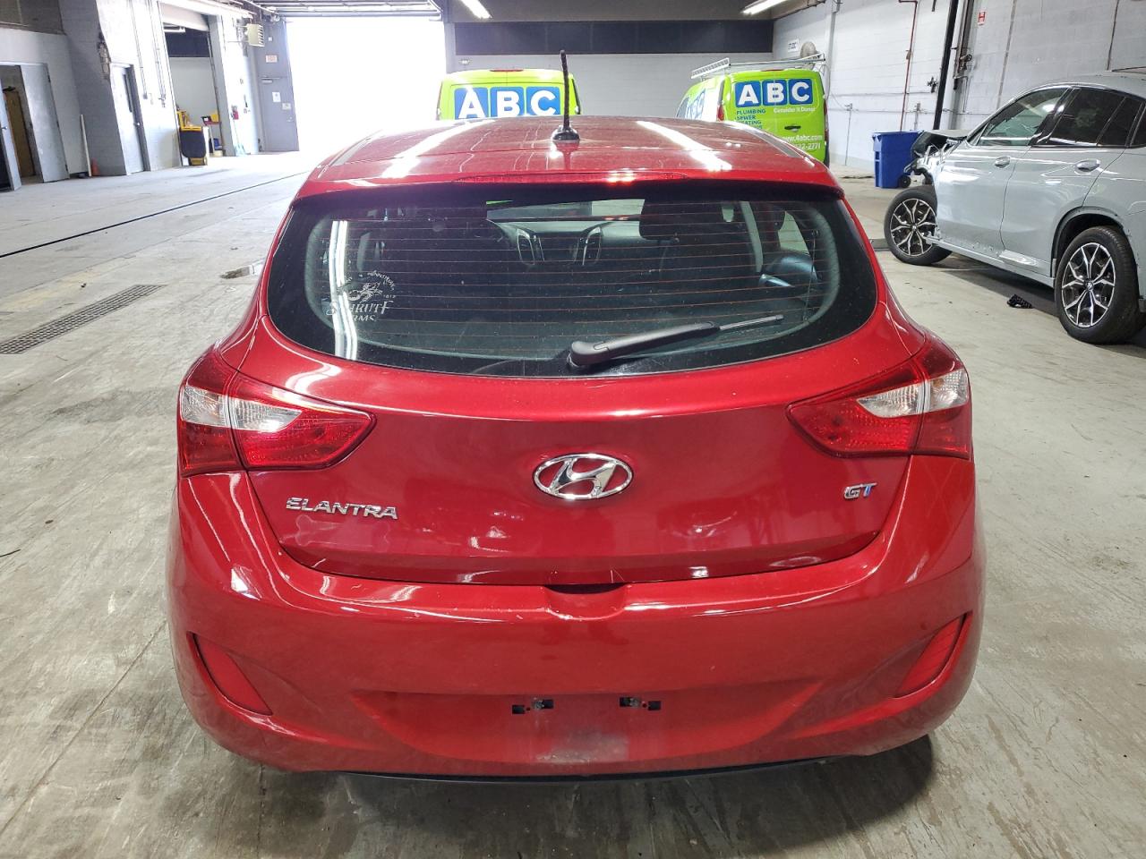 Hyundai ELANTRA Image 2