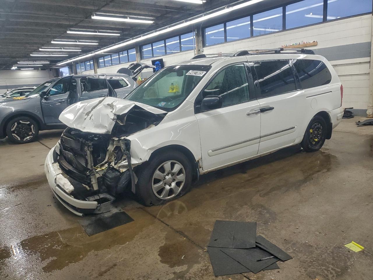 Hyundai Entourage Gls Image 1