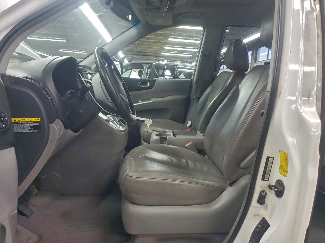 Hyundai Entourage Gls Image 11