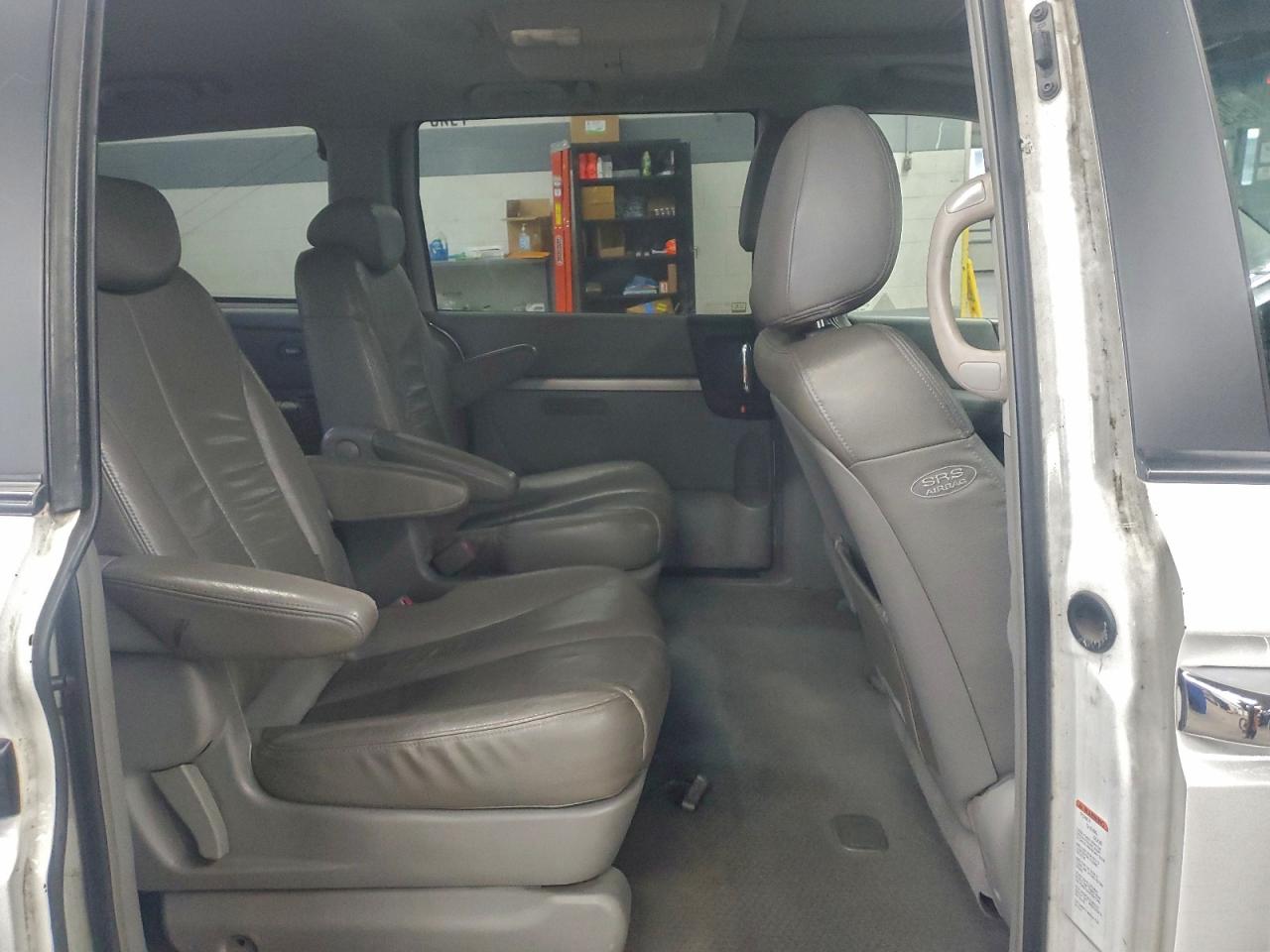 Hyundai Entourage Gls Image 13