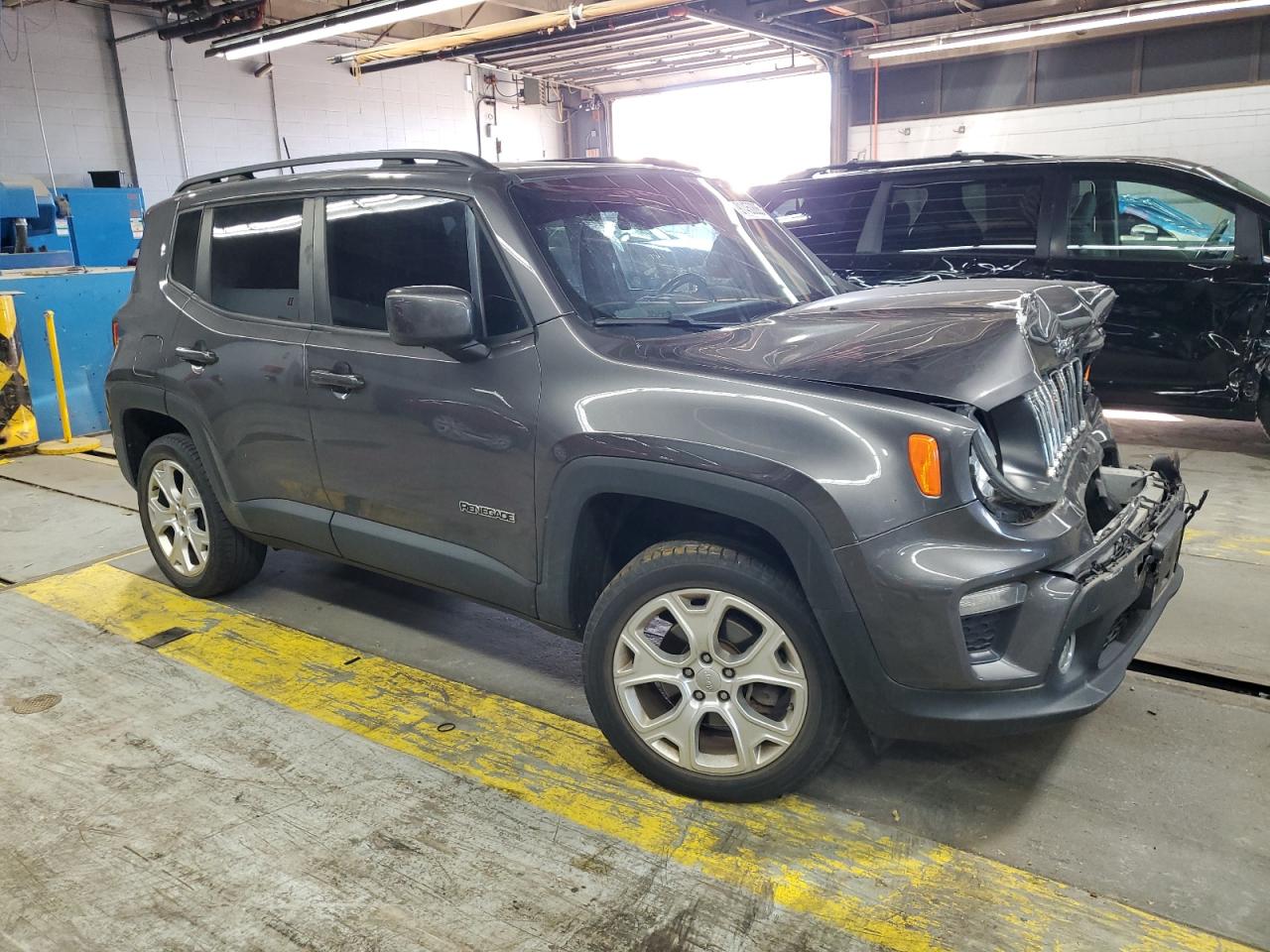 Jeep Renegade Latitude Image 3