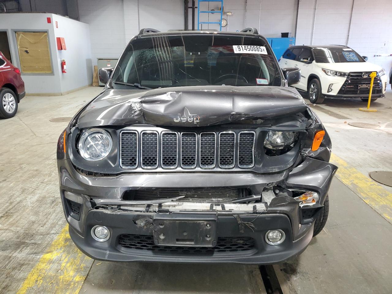 Jeep Renegade Latitude Image 2
