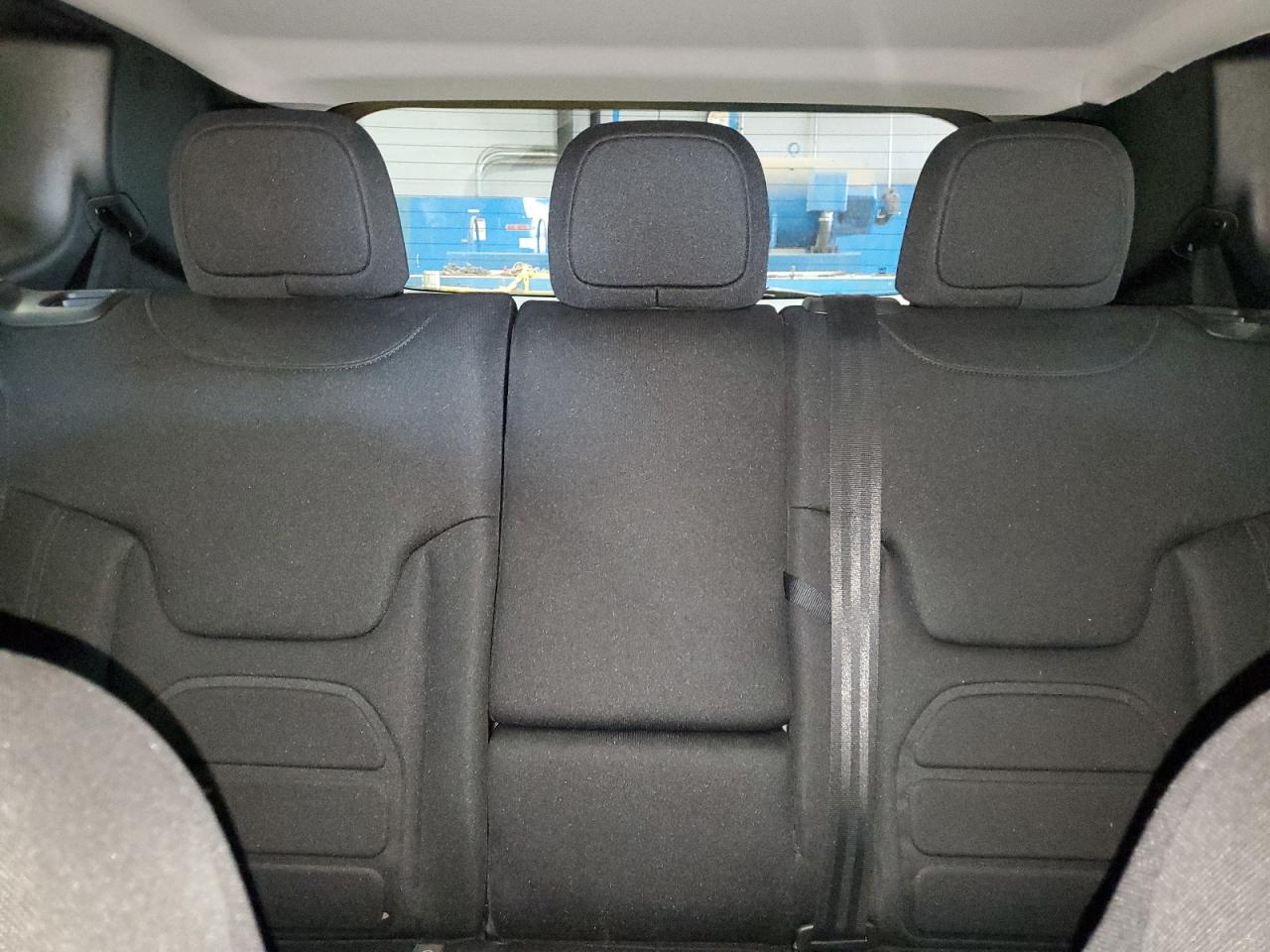 Jeep Renegade Latitude Image 11