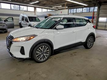  Salvage Nissan Kicks