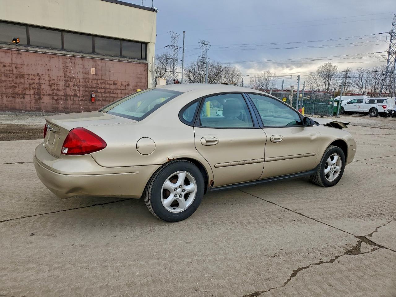 Ford Taurus Se Image 2