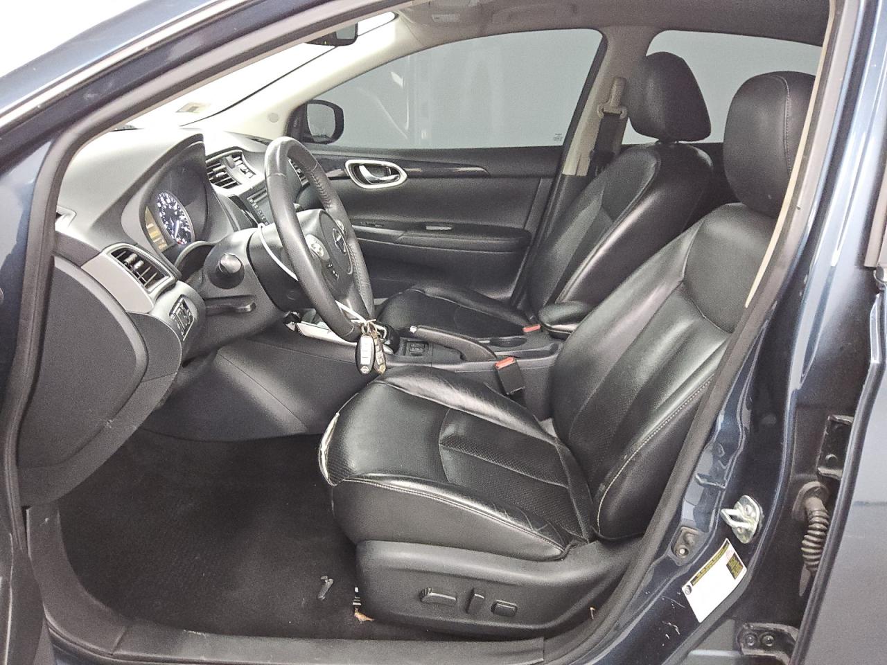 Nissan Sentra S Image 8