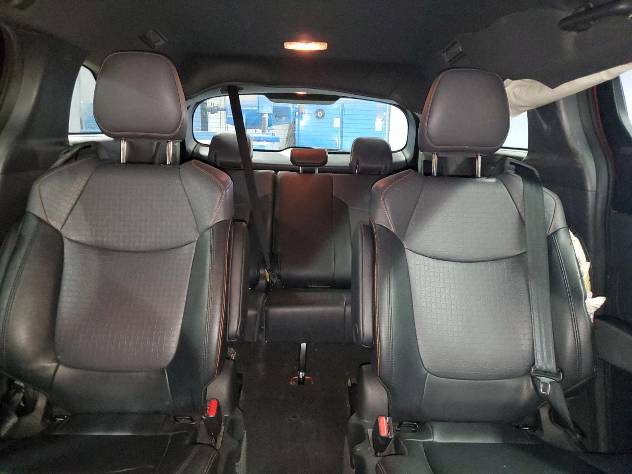 Toyota Sienna Xse Image 2