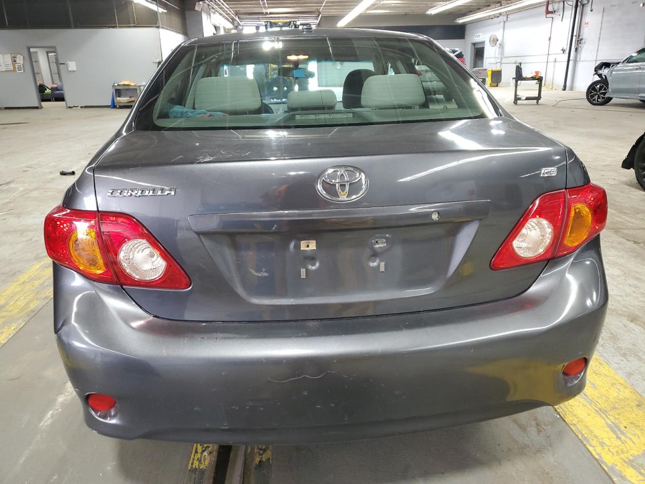 Toyota Corolla Base Image 7