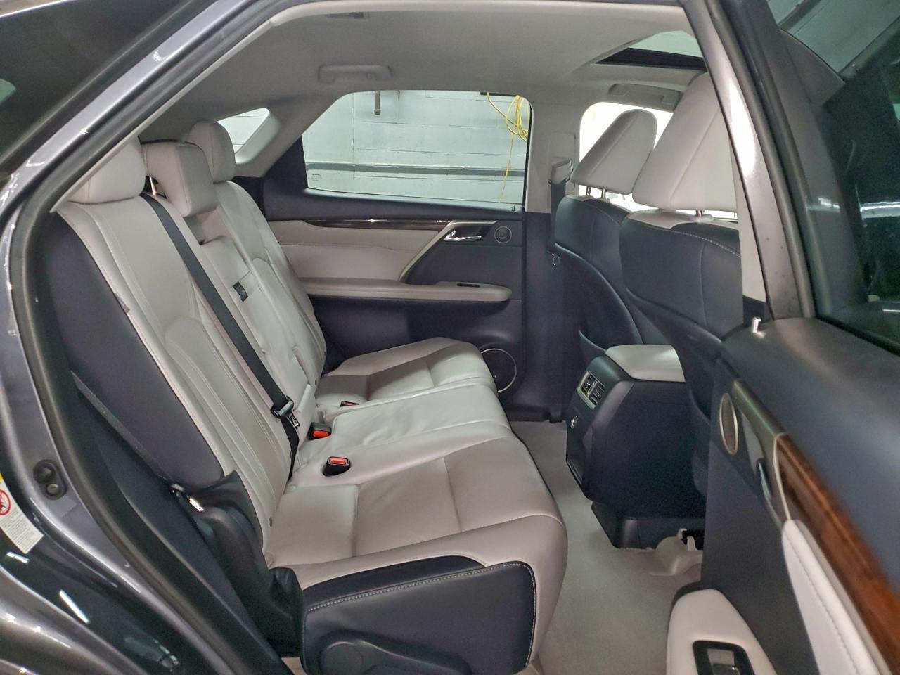 Lexus RX 350 Base Image 8