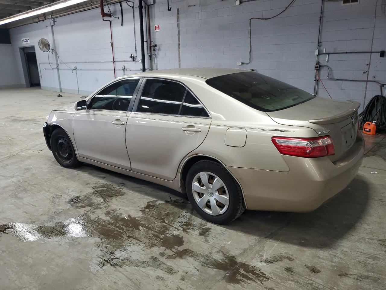 Toyota Camry Ce Image 11