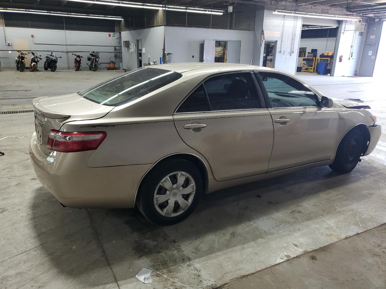 Toyota Camry Ce Image 2