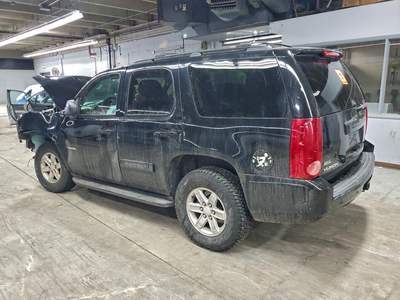 GMC Yukon Sle Image 3