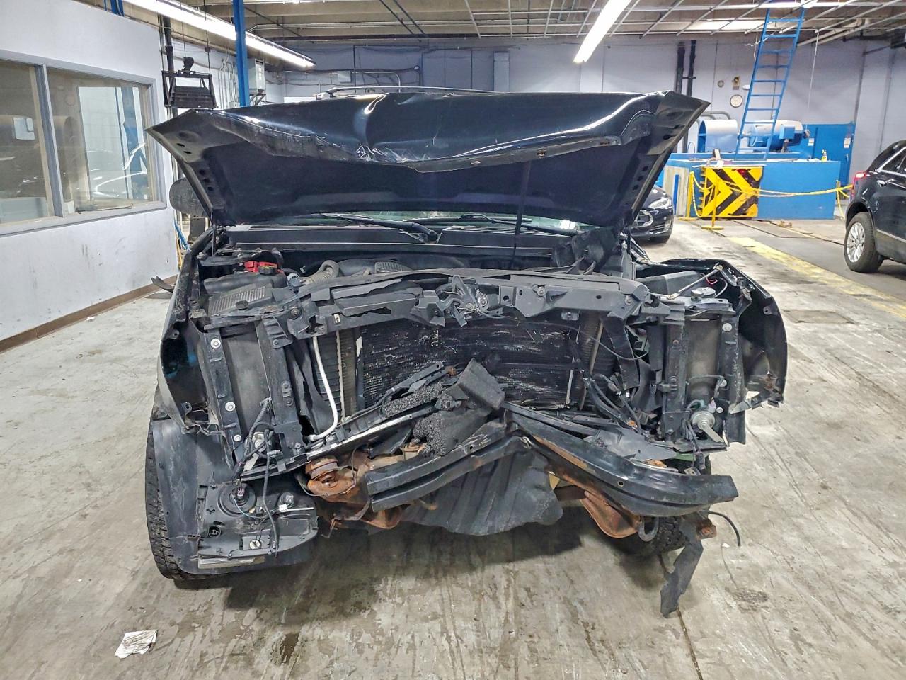 GMC Yukon Sle Image 4