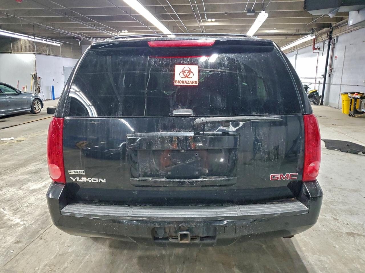 GMC Yukon Sle Image 14