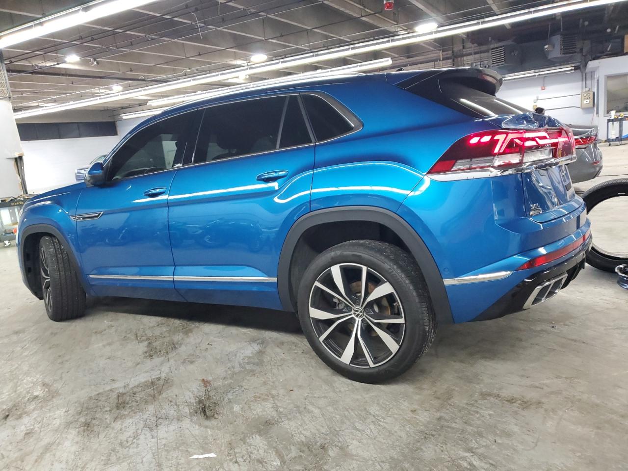 Volkswagen Atlas Sel Premium R-line Image 4