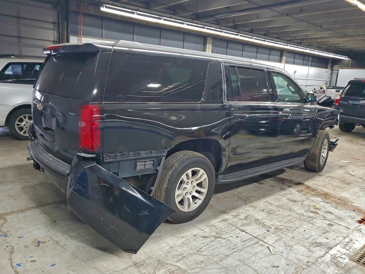 Chevrolet Suburban K1500 Lt Image 8