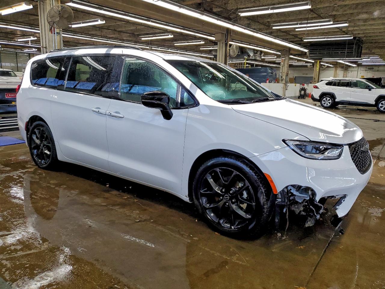 Chrysler Pacifica Limited Image 11