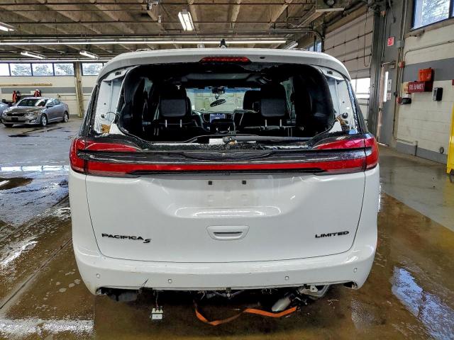 Chrysler Pacifica Limited Image 8