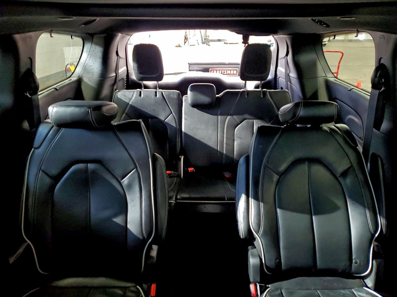 Chrysler Pacifica Limited Image 9