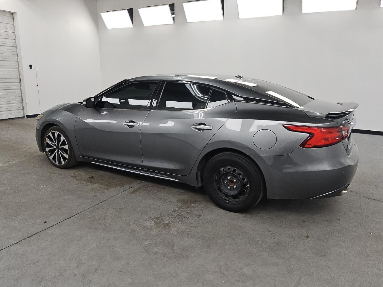 Nissan Maxima 3.5s Image 12