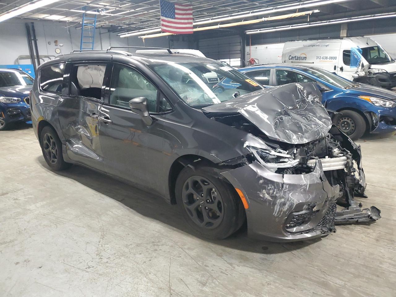 Chrysler Pacifica Hybrid Limited Image 11