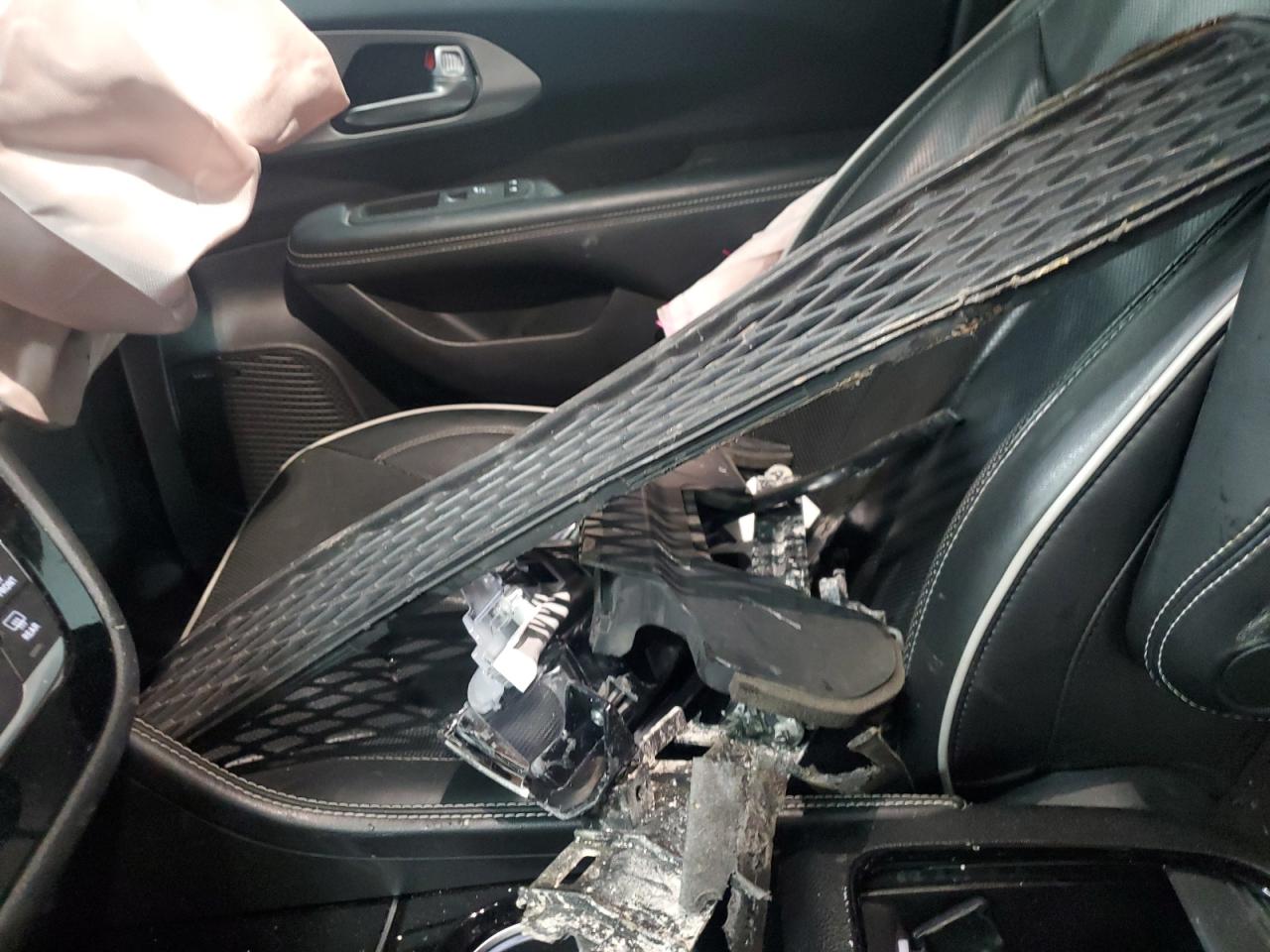 Chrysler Pacifica Hybrid Limited Image 13