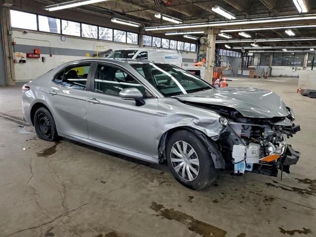 Toyota Camry Le Image 2