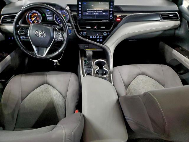 Toyota Camry Le Image 10