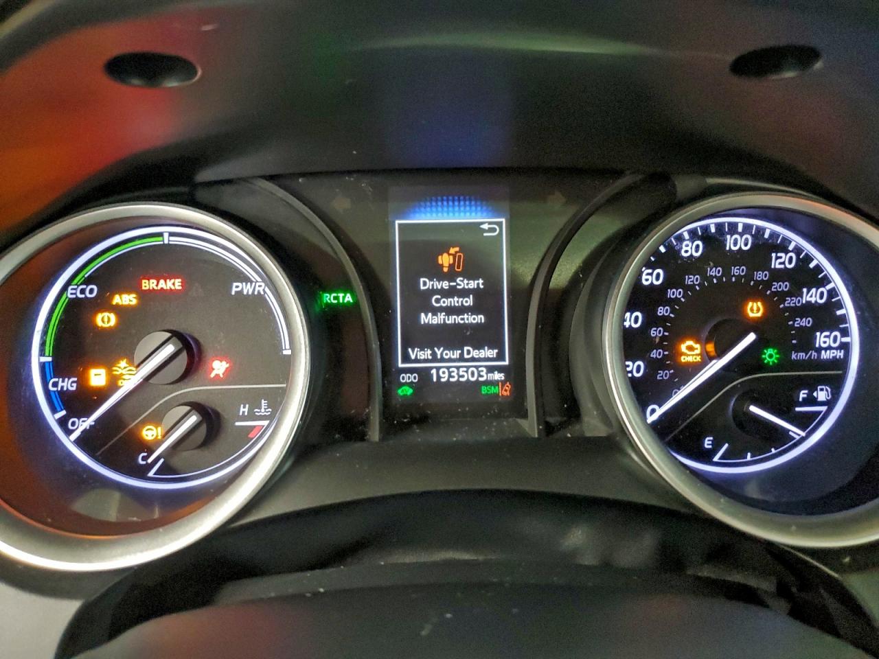 Toyota Camry Le Image 9