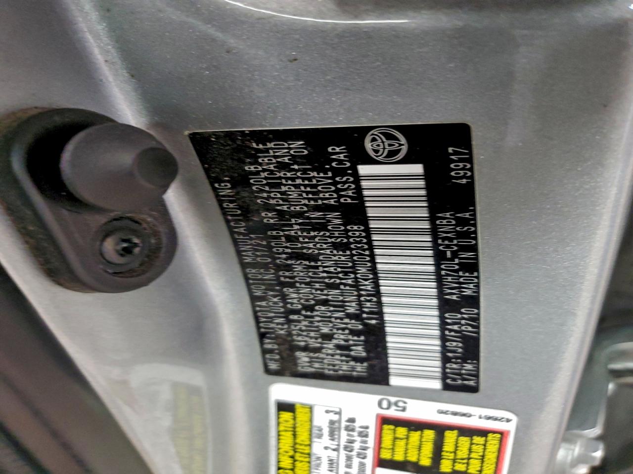 Toyota Camry Le Image 8